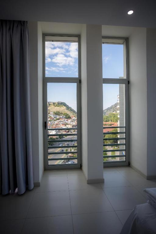 Sky Hotel Shkodër Eksteriør billede