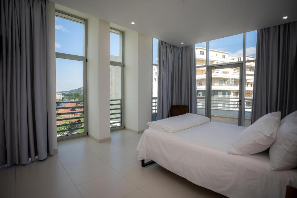 Sky Hotel Shkodër Eksteriør billede