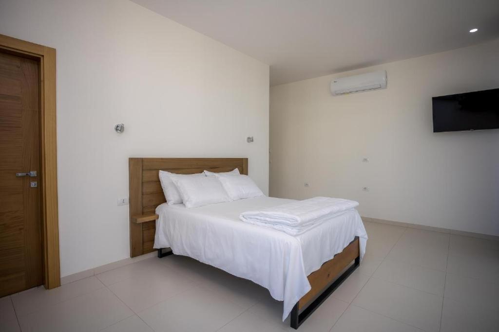 Sky Hotel Shkodër Eksteriør billede