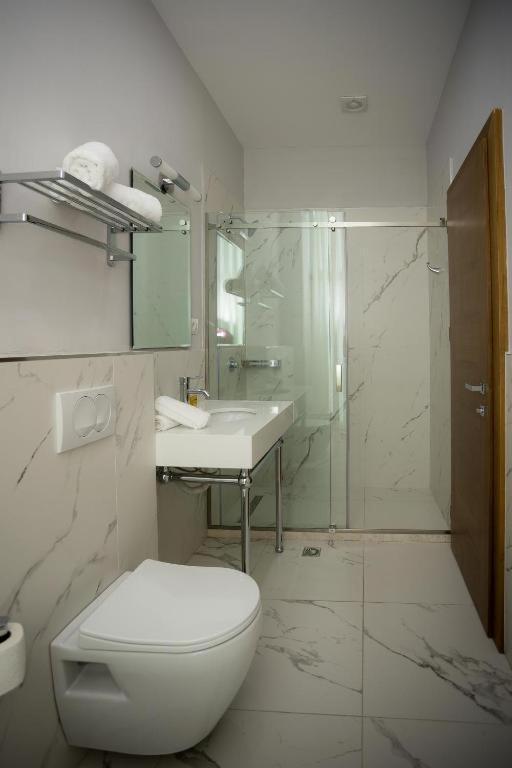 Sky Hotel Shkodër Eksteriør billede