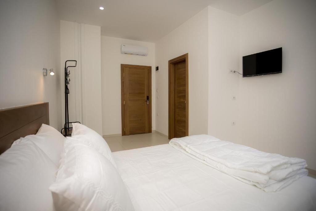 Sky Hotel Shkodër Eksteriør billede